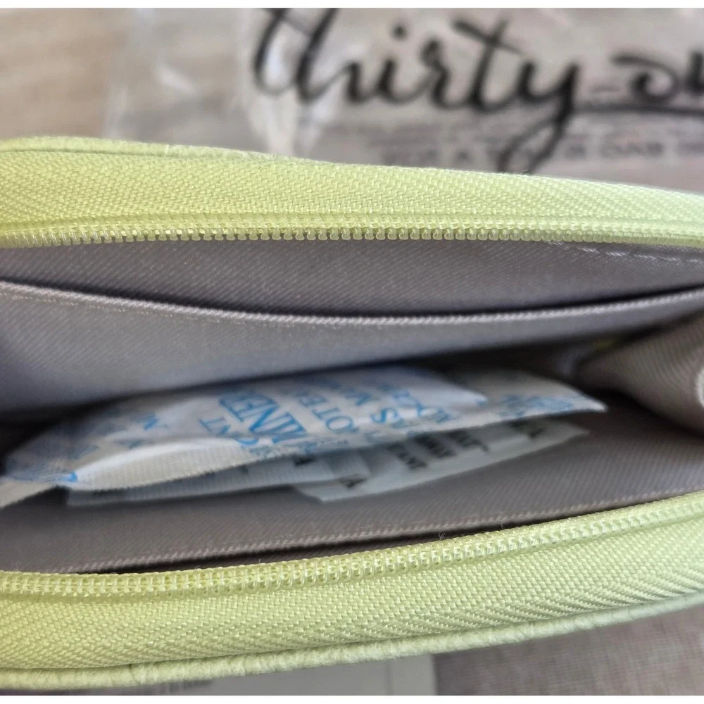 Thirty-One Retired Half-Moon Card Wallet Lemongrass Distressed‎ Pebble NEW